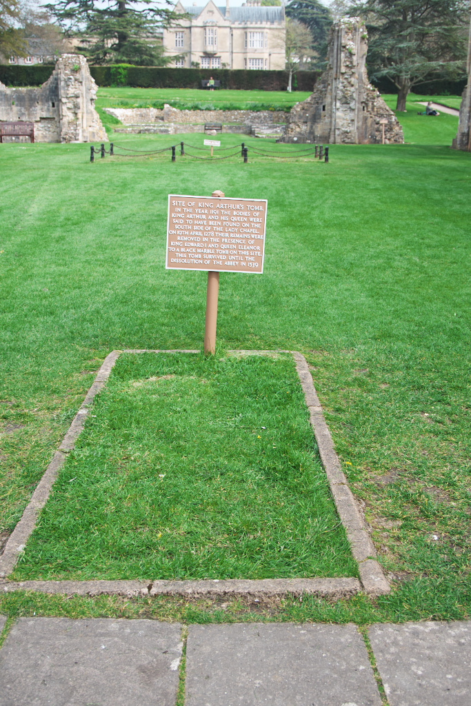 グラストンベリー修道院にあるアーサー王の墓